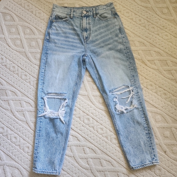 AMERICAN EAGLE MOM JEANS LIGHT WASH - Picture 1 of 16